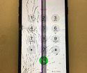 画面中央に帯の様な表示が出たアイフォンSE2
