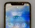 ガラスの割れや焦げ付いたような跡があるアイフォン11、当日修理可能です！