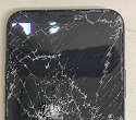 画面が車に敷かれたかのように激しく破損したアイフォン11Pro